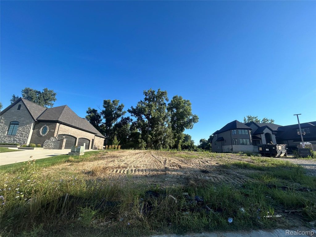6883 Roseberry Drive, Shelby charter township