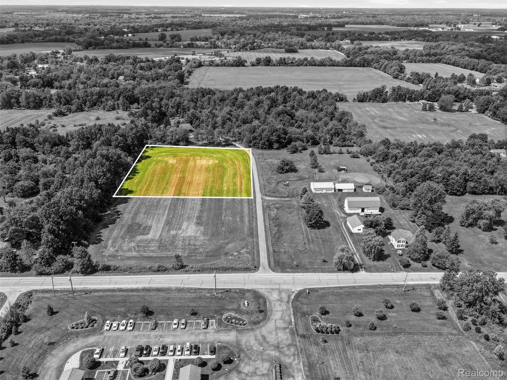 2713 N Burkhart Road, Howell township