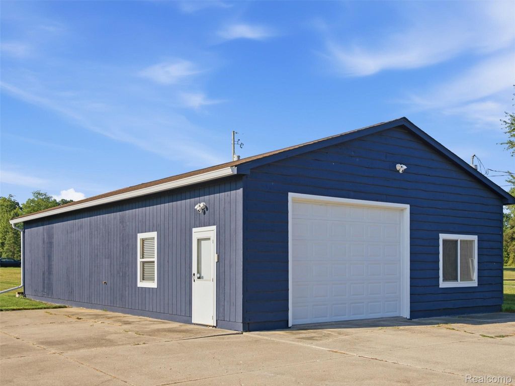 3391 Ray Road, Fenton charter township