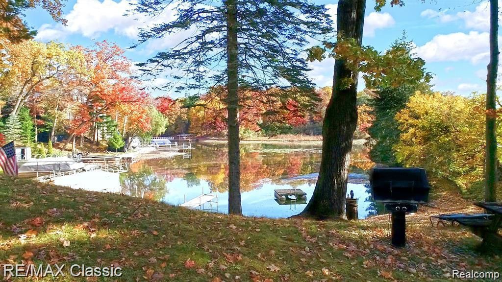 512 Fernhurst Court, Orion charter township