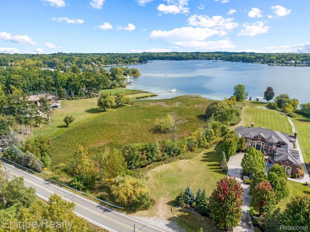 5375 Middlebelt Road, West Bloomfield charter township