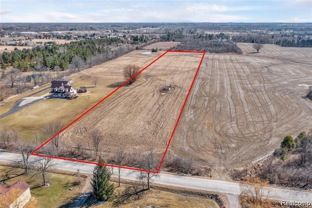 Lambs Road, Riley township
