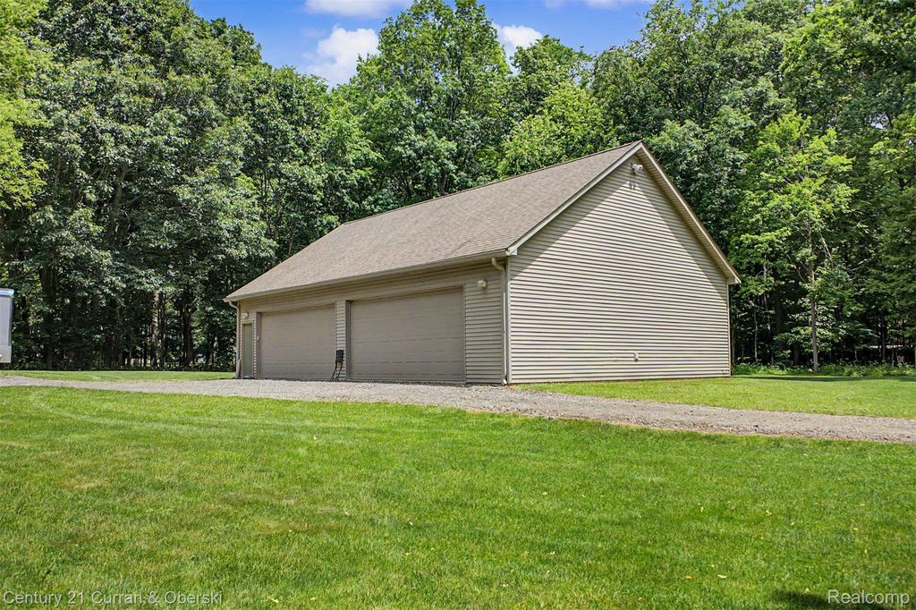 11343 Philway Court, Brighton township