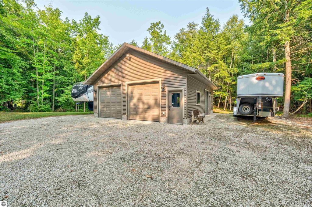 268 County Road 441, Thompson township