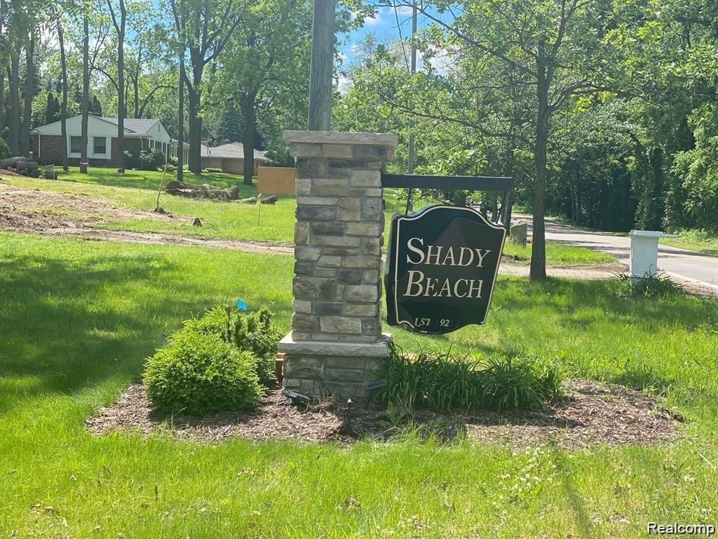 5716 Evergreen Avenue, Orchard Lake Village city