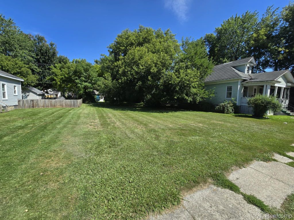2400 Stone Street, Port Huron city