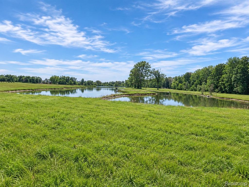 6260 Hidden Forrest Drive, Gaines township