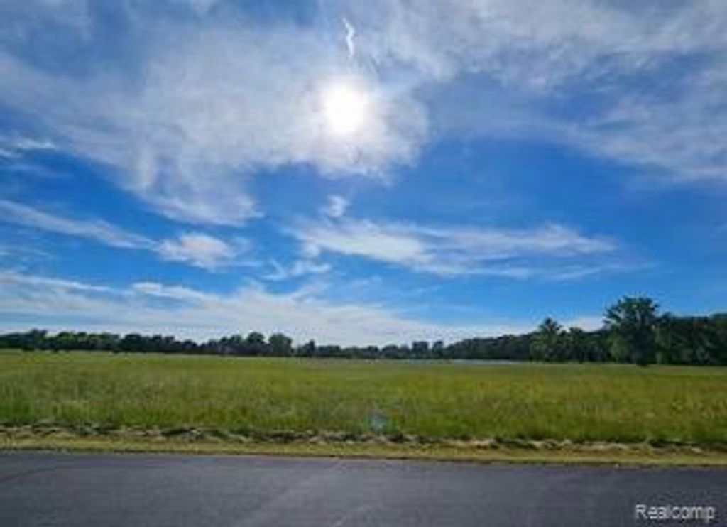 6260 Hidden Forrest Drive, Gaines township