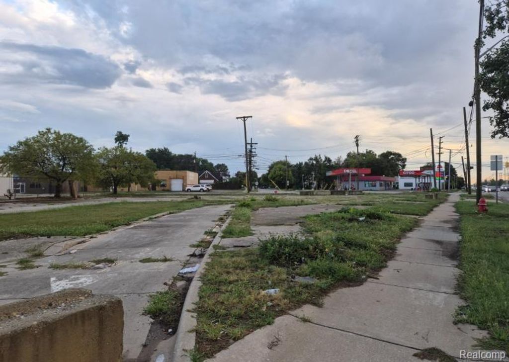 23060 Groesbeck Highway, Warren city