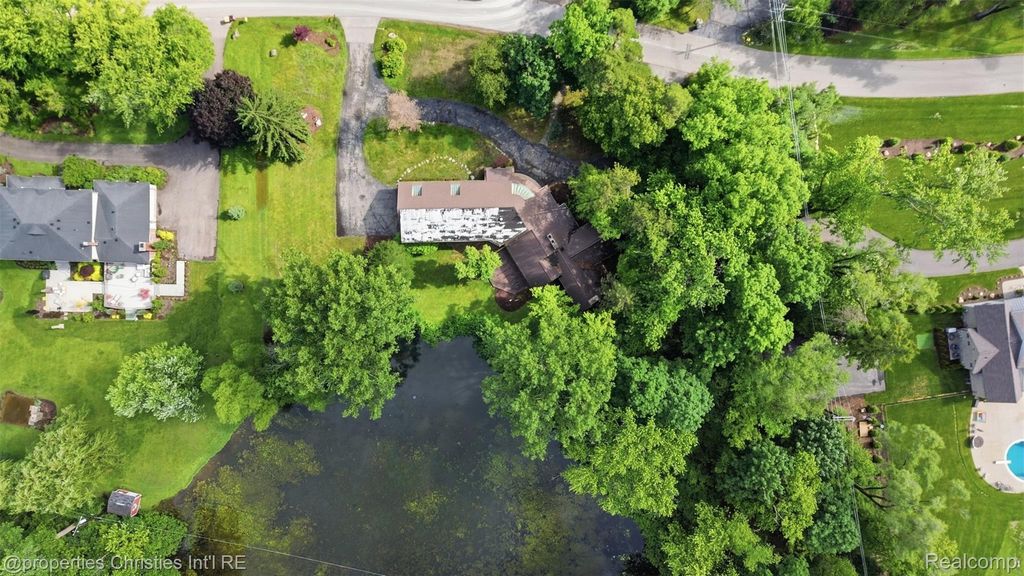 25310 Canterbury Road, Franklin village