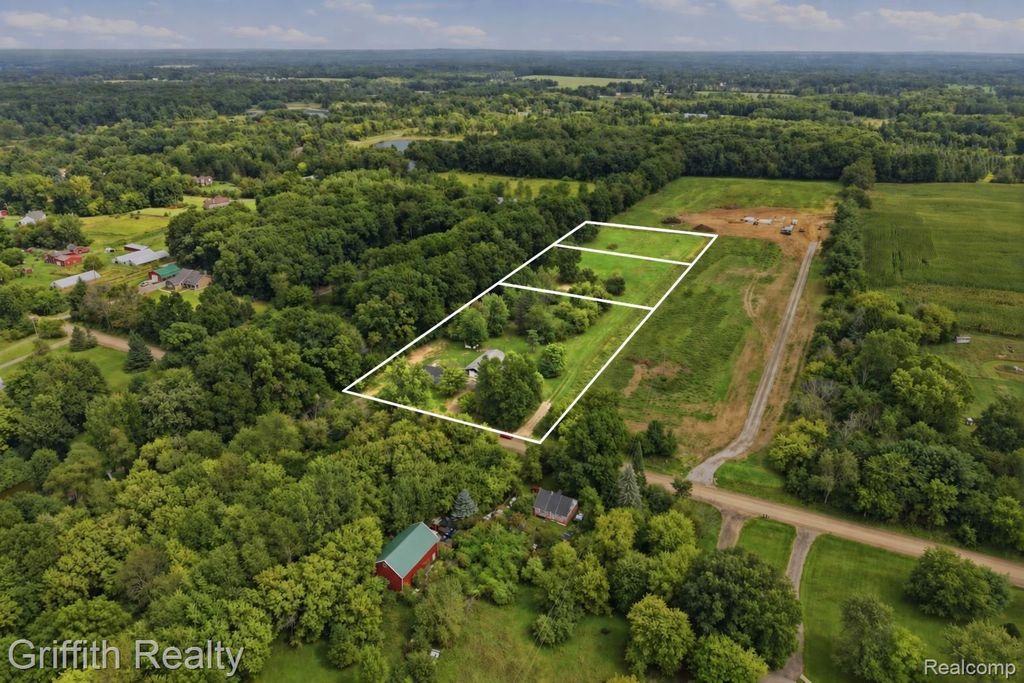 5822 Mack Road, Oceola township