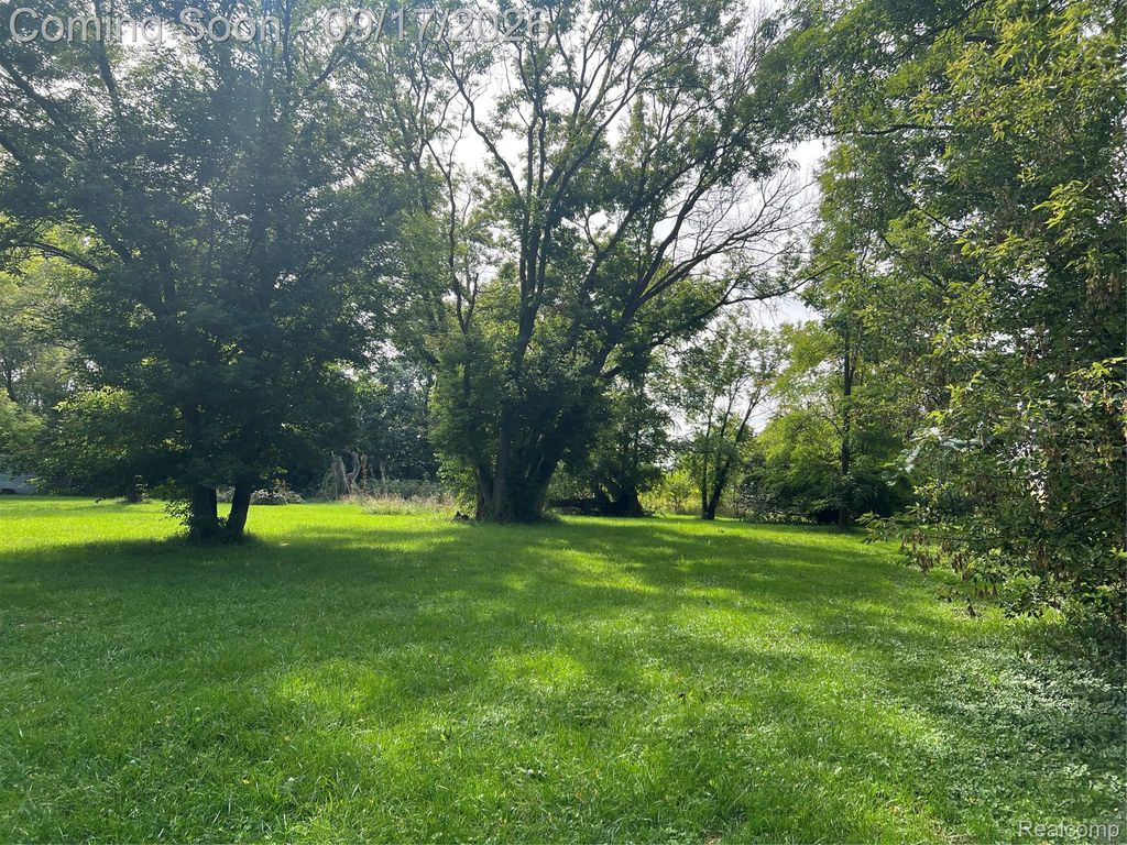 3462 Loder Court, Burton