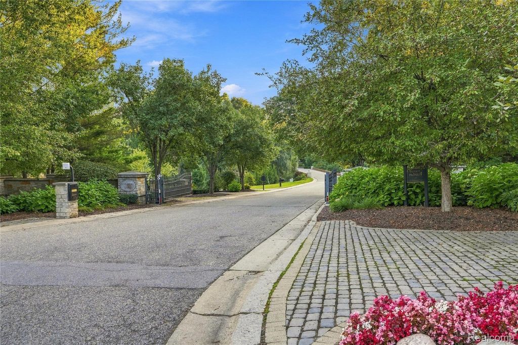 556 Barrington Court, Bloomfield Hills city