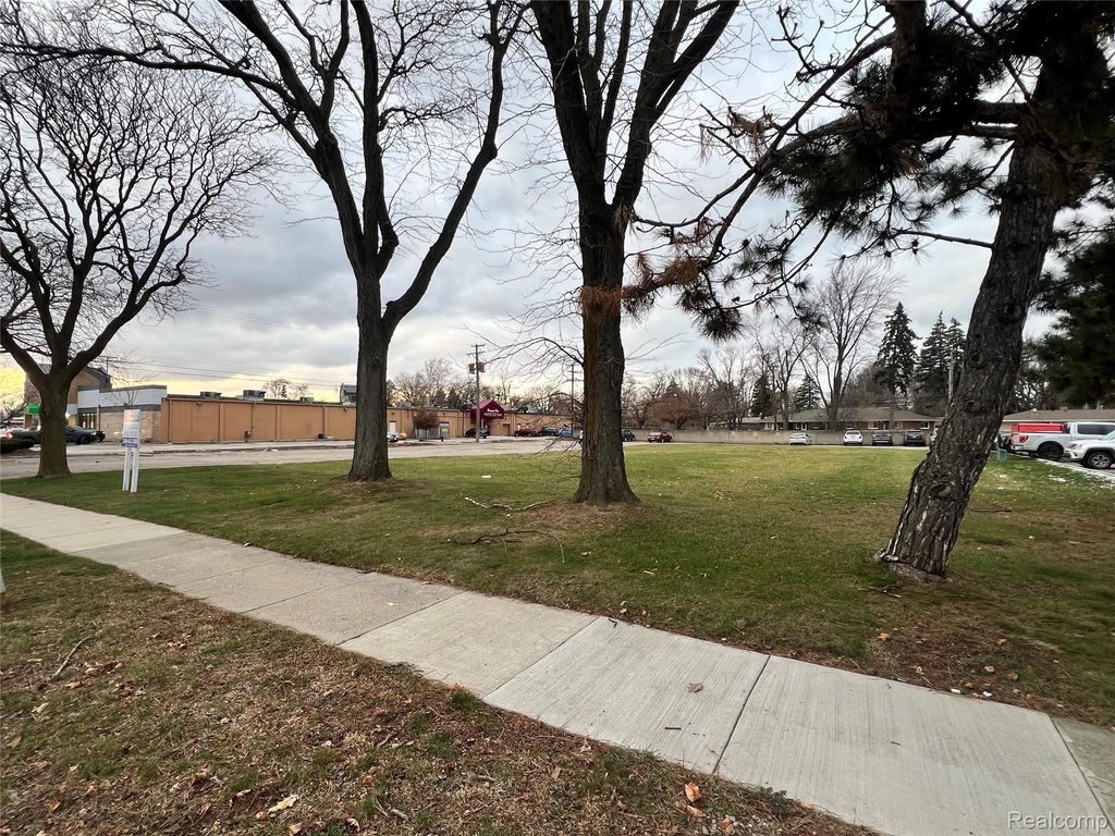 21650 W 11 Mile Road, Southfield