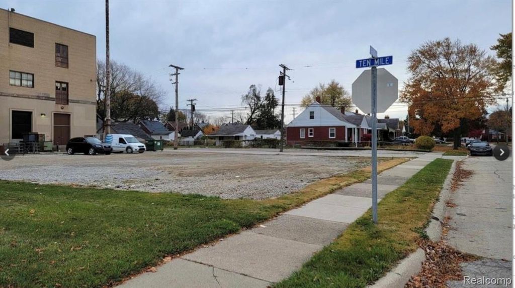 7356 E 10 Mile Road, Center Line