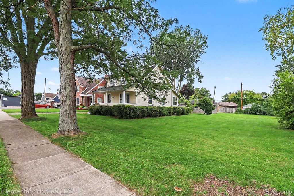 22326-2 Statler Street, St. Clair Shores