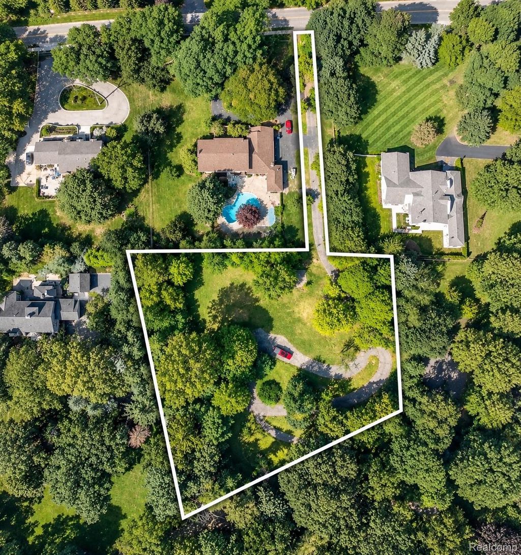0000 Lone Pine Road, Bloomfield charter township