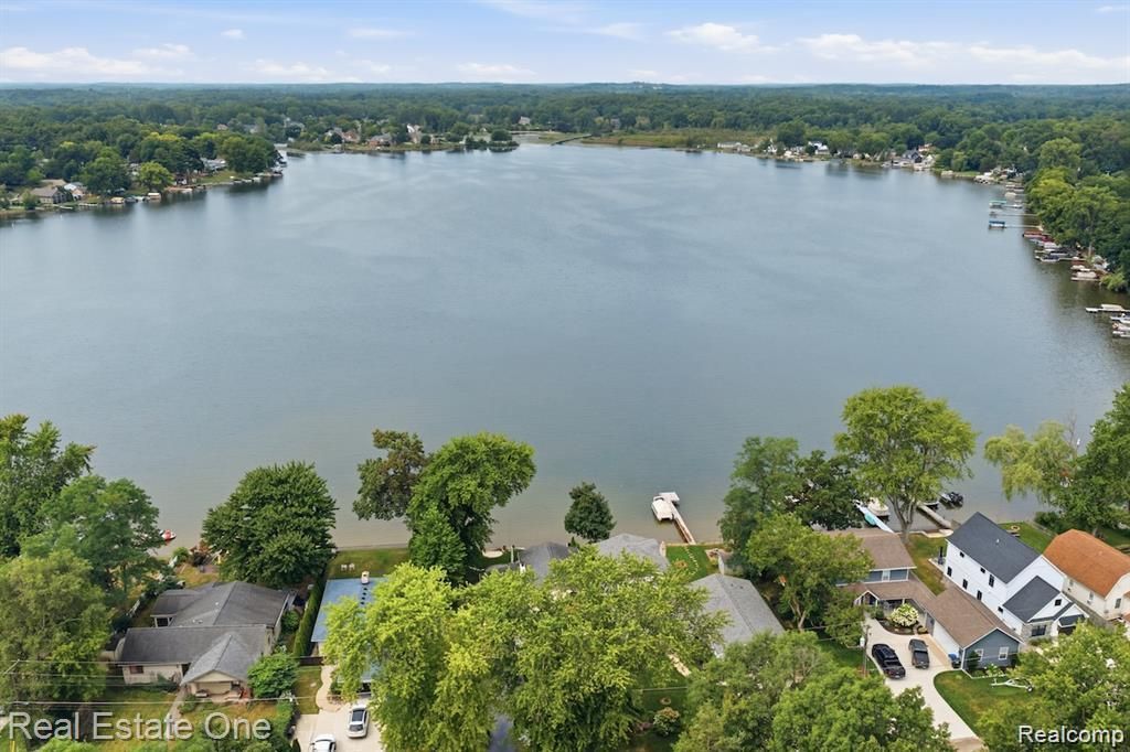 000 Creston, Pinckney