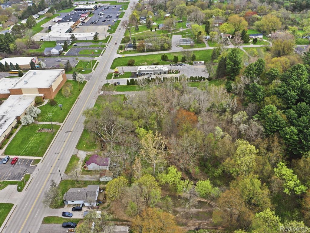 N Genesee Road, Genesee