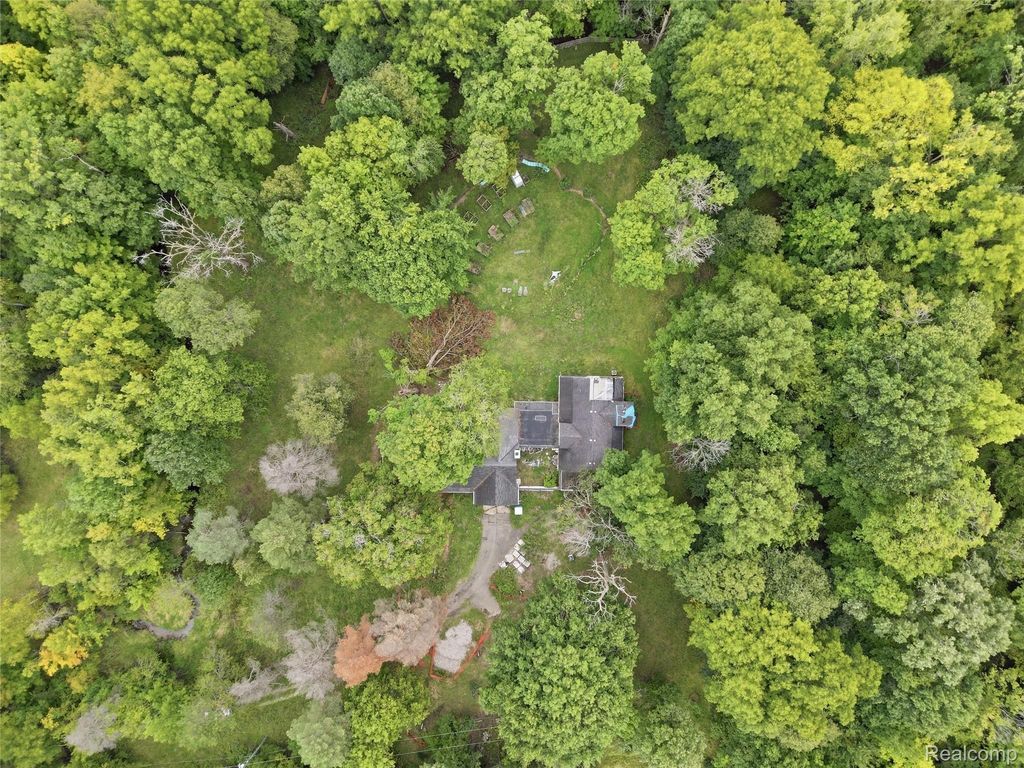 6221 W Maple Road, West Bloomfield