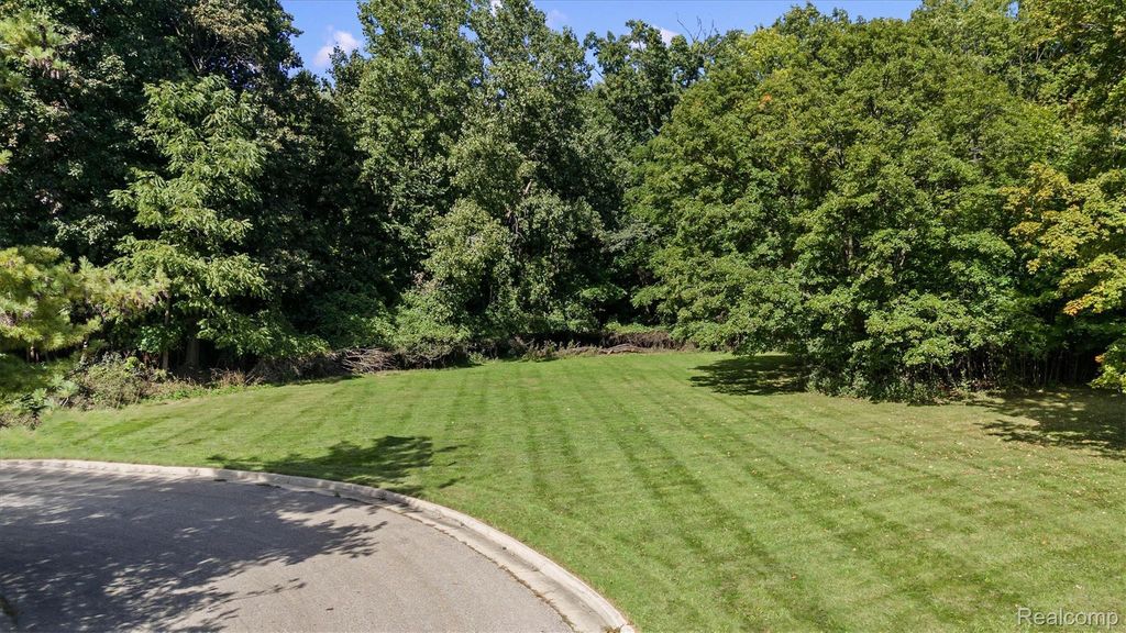 42 Beresford Court, Bloomfield Hills
