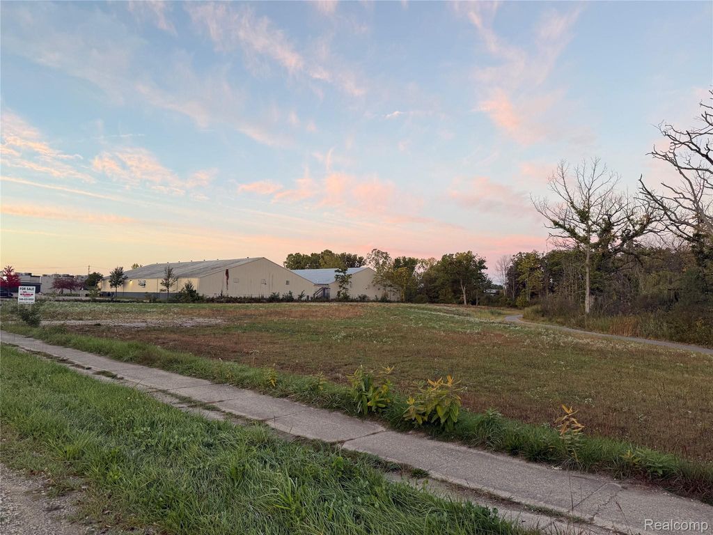 1727 Crescent Lake Road, Waterford