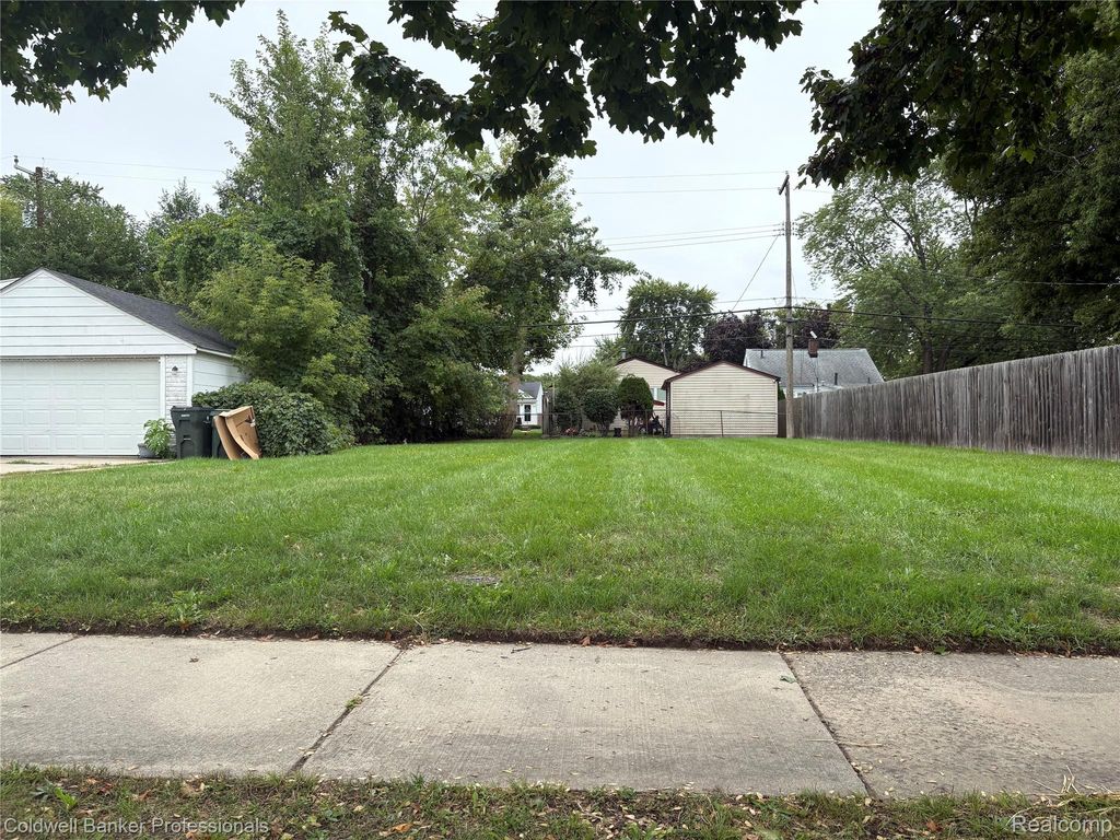 22404 Maxine Street, St. Clair Shores
