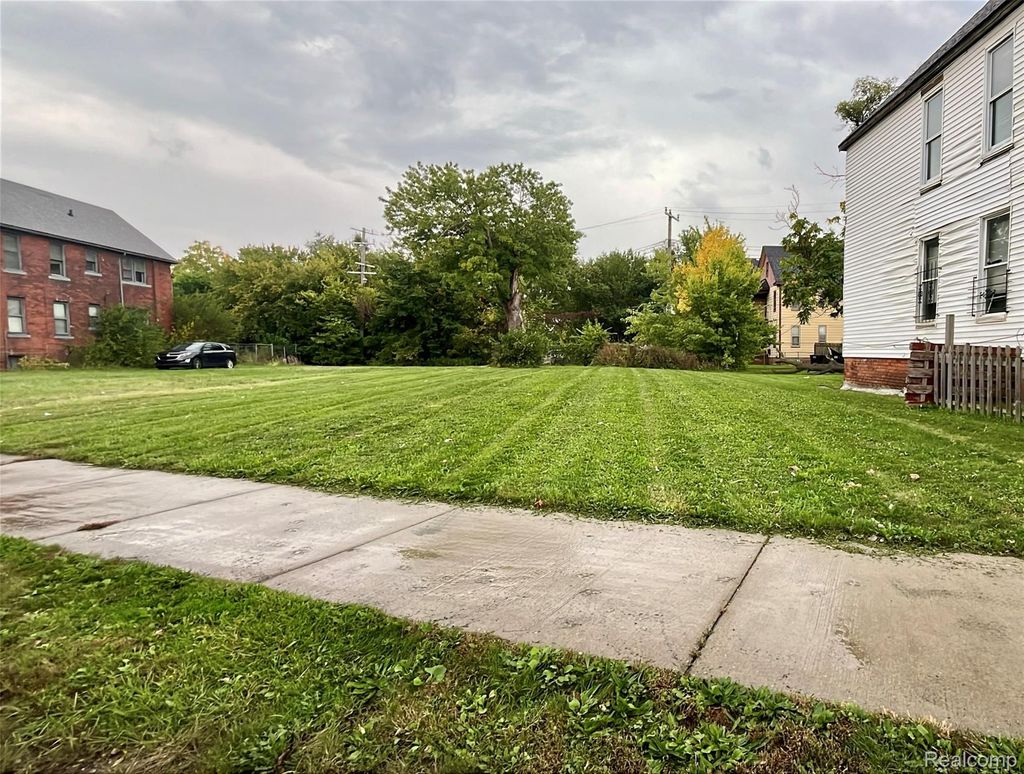 4153 W Warren Avenue, Detroit