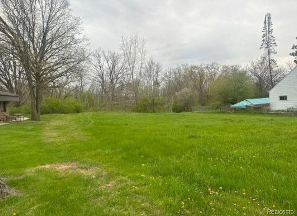 5141 W Bristol Road, Flint