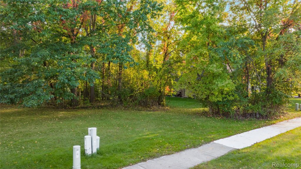 42080 Farm Lane Ct, Sterling Heights