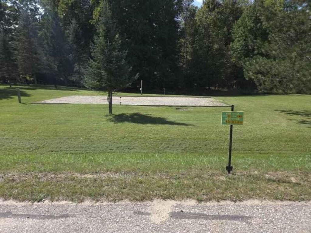 5347 Dover Way, Butman township