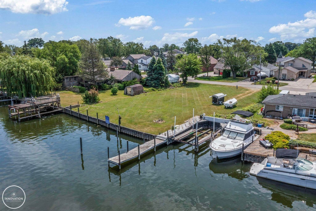 38187 Huron Pointe Dr, Harrison charter township