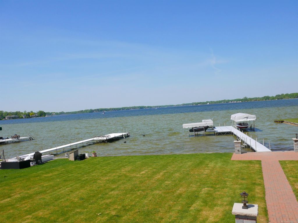 1712 Cass Lake Front Rd, Keego Harbor city