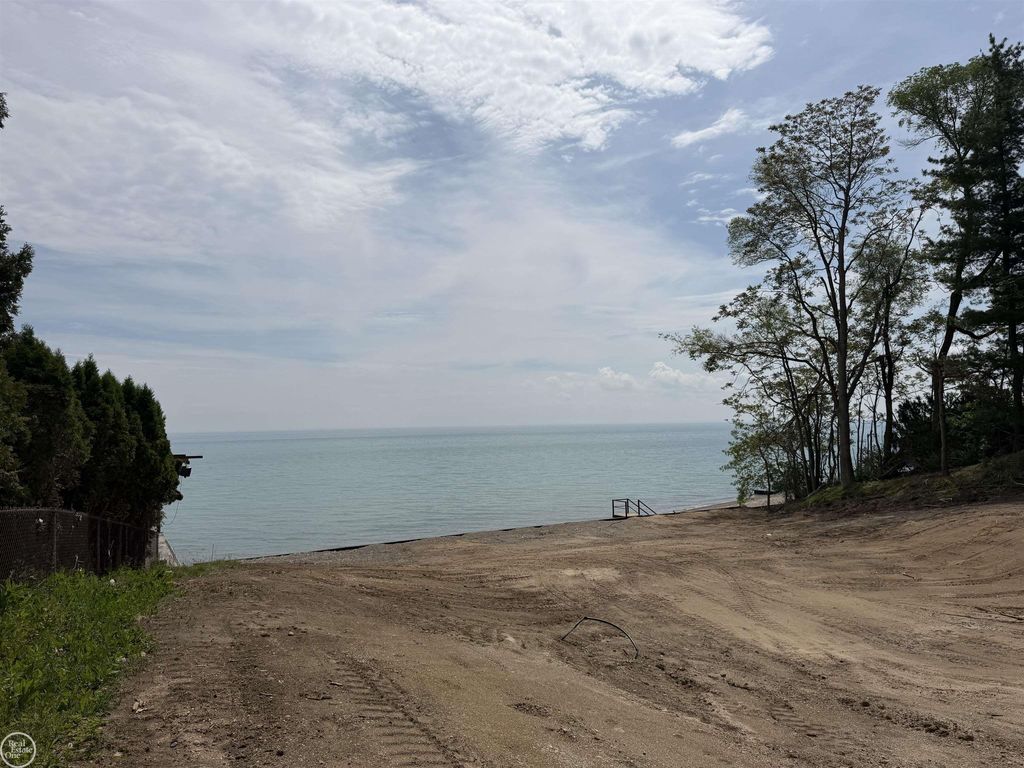 8340 Lakeshore Rd, Burtchville township