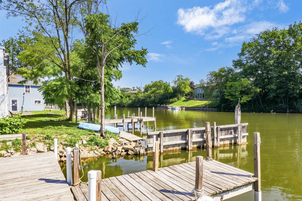 1227 Water St, Port Huron city