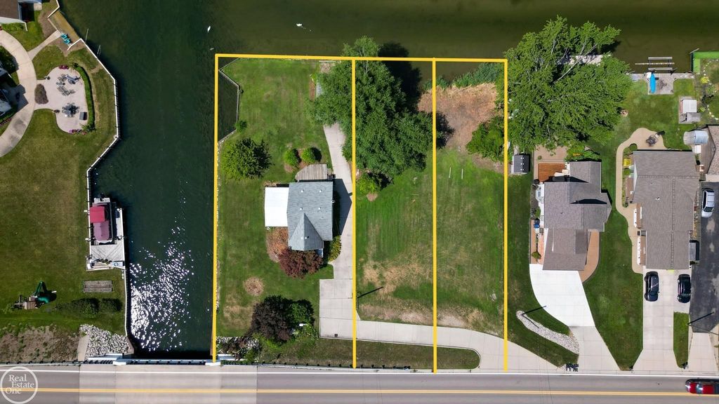 0 Lakeshore Dr, Harrison charter township