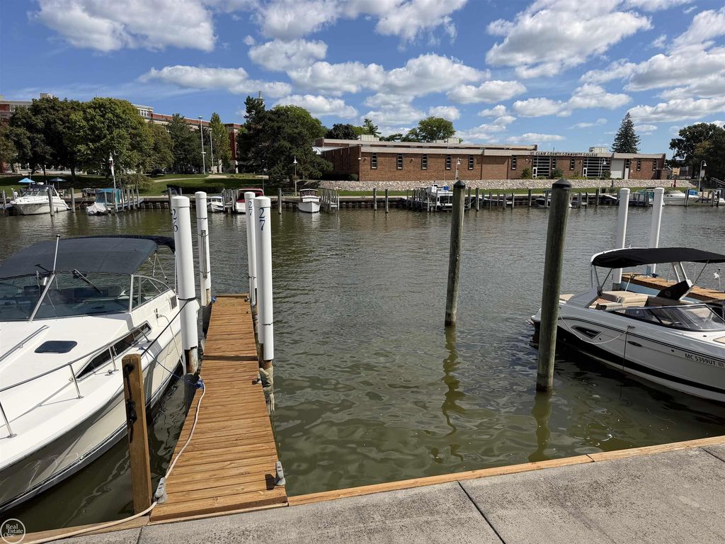 Boat Well 27 Cross Pointe Riv, Port Huron city