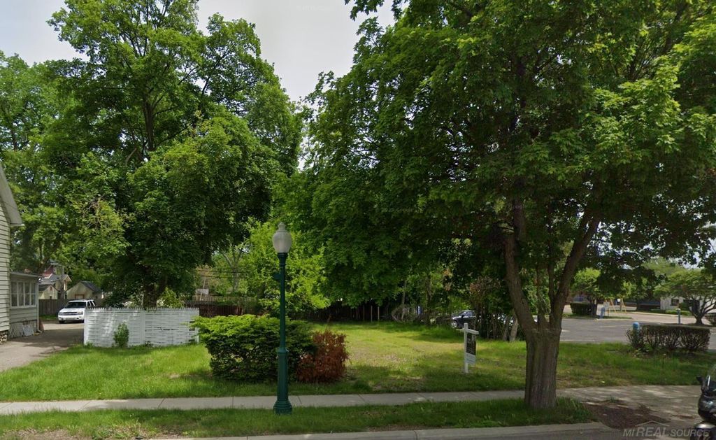 510 W University Dr, Rochester