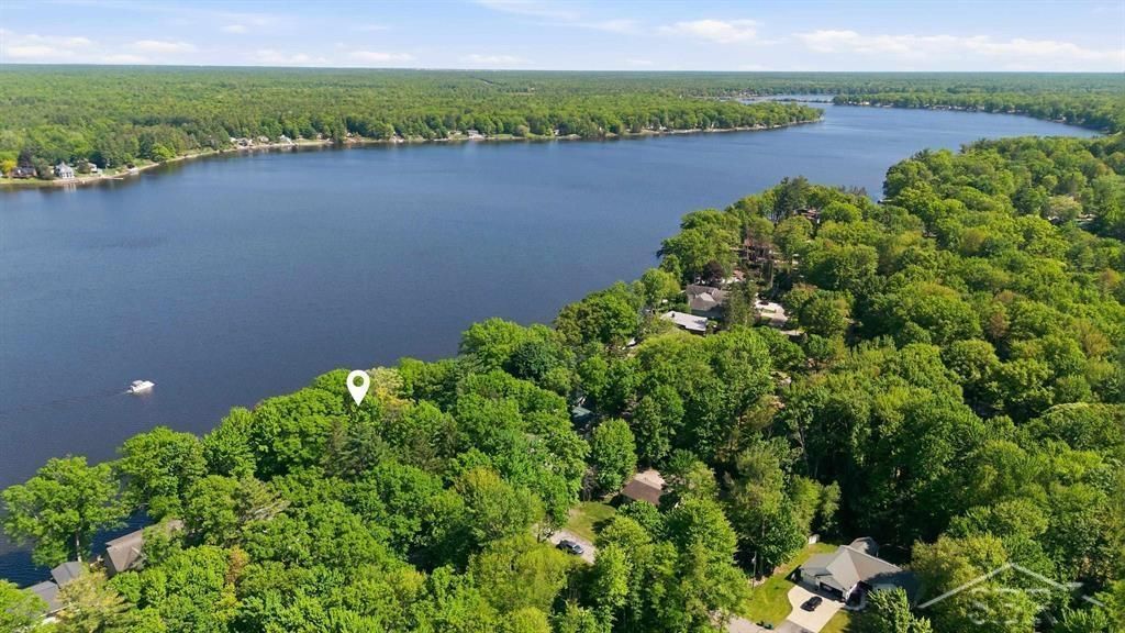 3340 N Lakeside Dr, Jerome township
