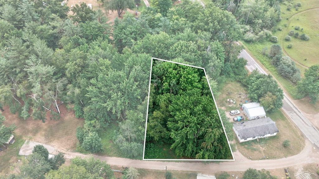 7967 Manitonka Ln, Sherman township