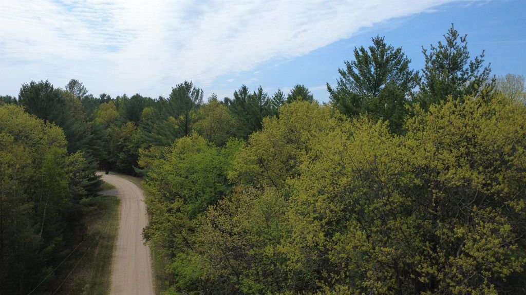 X Hillside Dr, Moffatt township
