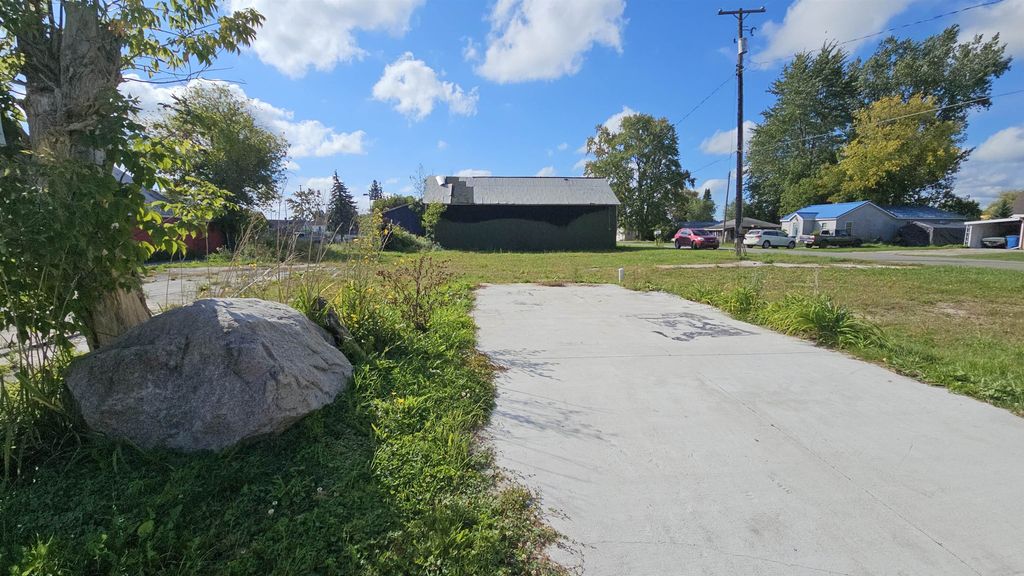 107 W Main St, Twining