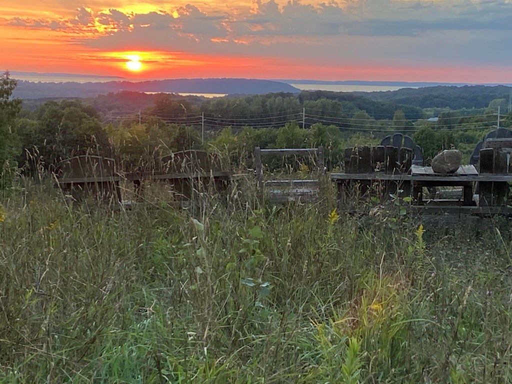 9224 E Duck Lake, Suttons Bay township