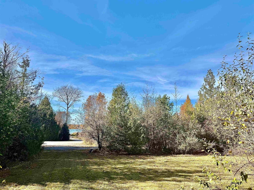 305 Rivershore Dr, Elk Rapids township