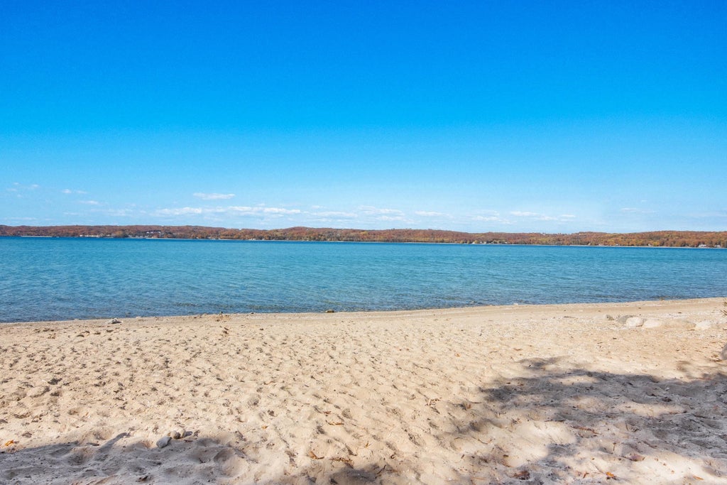 N Stony Point, Suttons Bay township