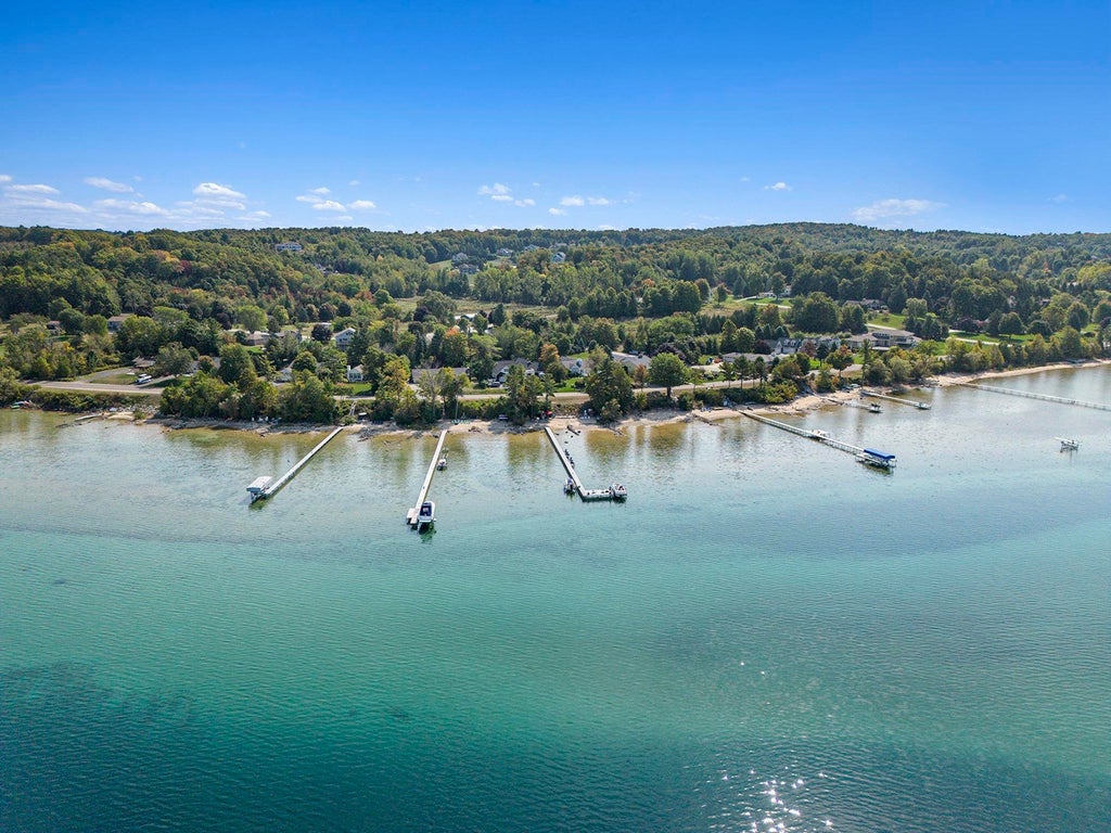 12016 Peninsula, Peninsula township