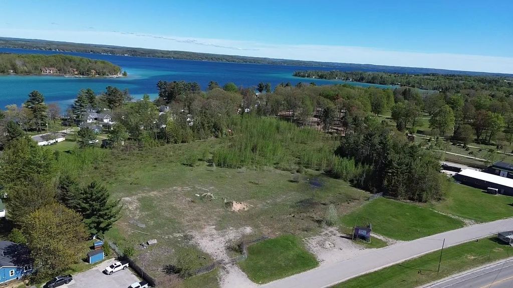 875 Green, Elk Rapids township