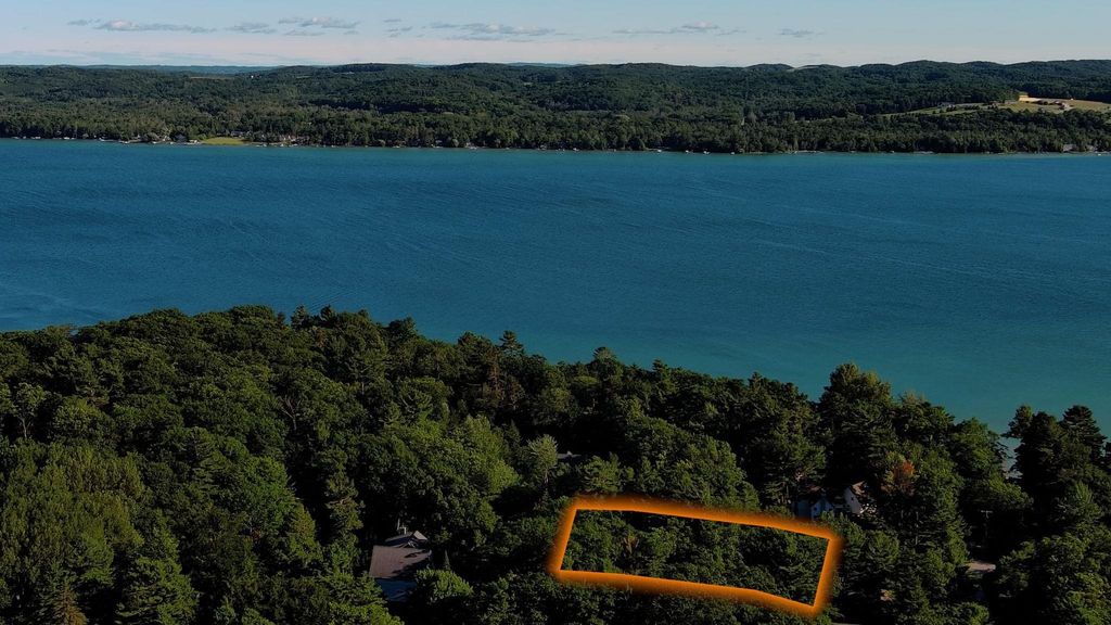 Lot 12 E Juniper, Leland township