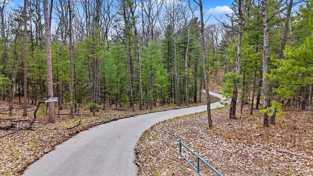 195 Starflower Ln, Whitewater township
