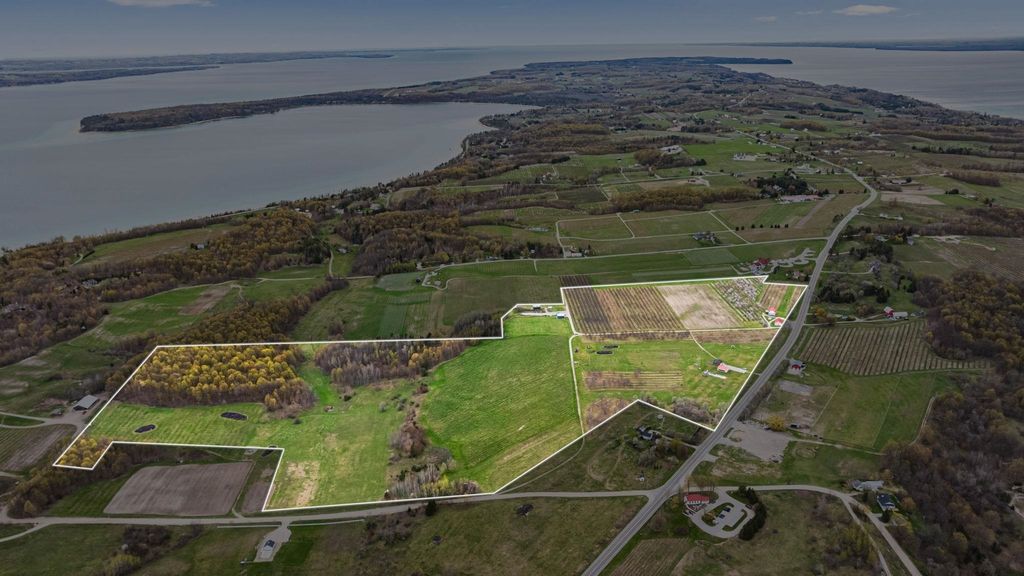 11751 Center, Peninsula township